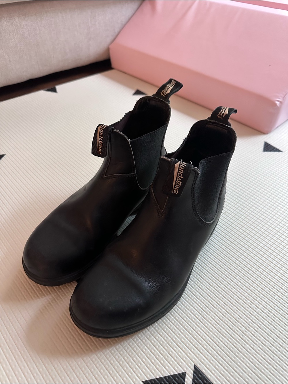 Women’s size 9 Blundstones